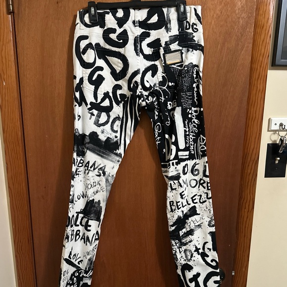 Dolce & Gabbana Graffiti-Print Denim Skinny Jeans - Picture 12 of 17